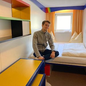 Zimmer mit Queensize-Bett mit Gemeinschaftsbad